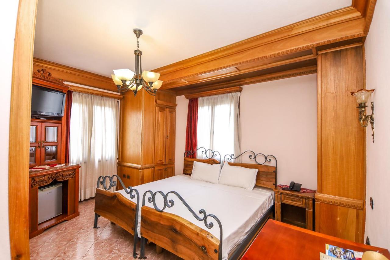 Hotel Brilant Antik Center 4*