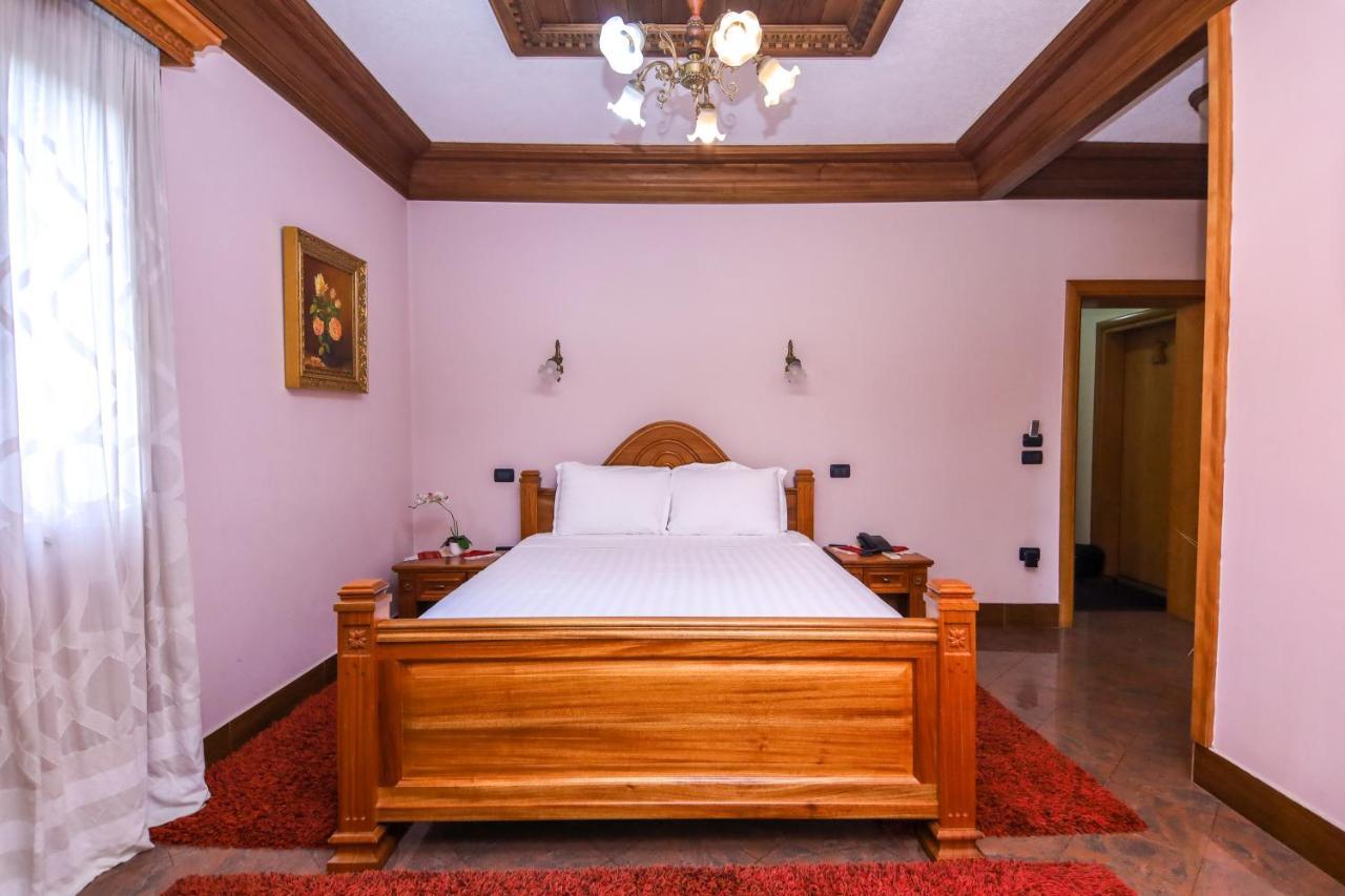 Hotel Brilant Antik Center 4*